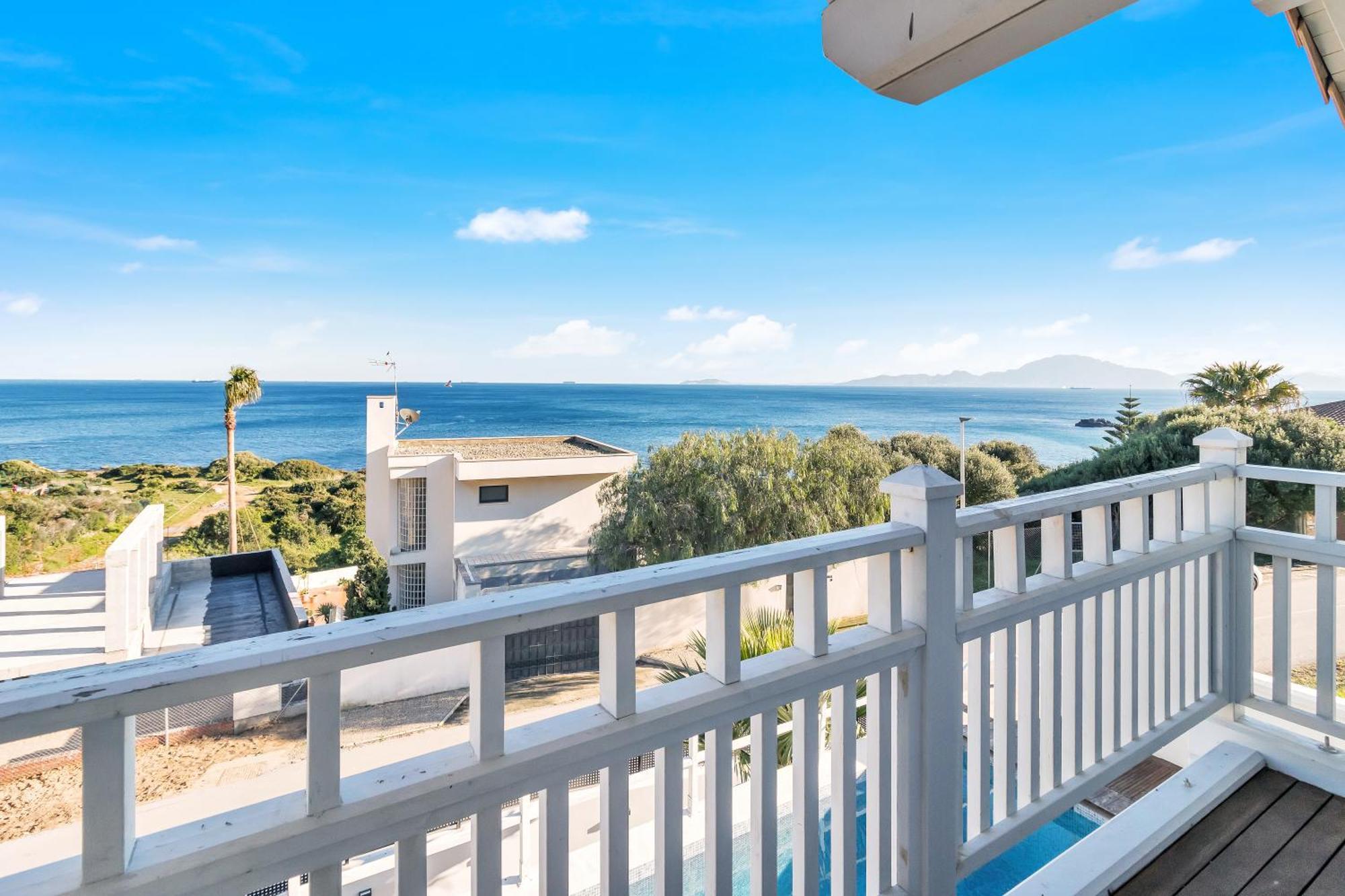 Increible Villa De Madera Con Vistas Al Mar Algeciras Luaran gambar
